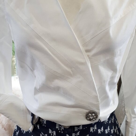 EUC DStudio white cotton blend blouse with statement button, 6 - Picture 8 of 13